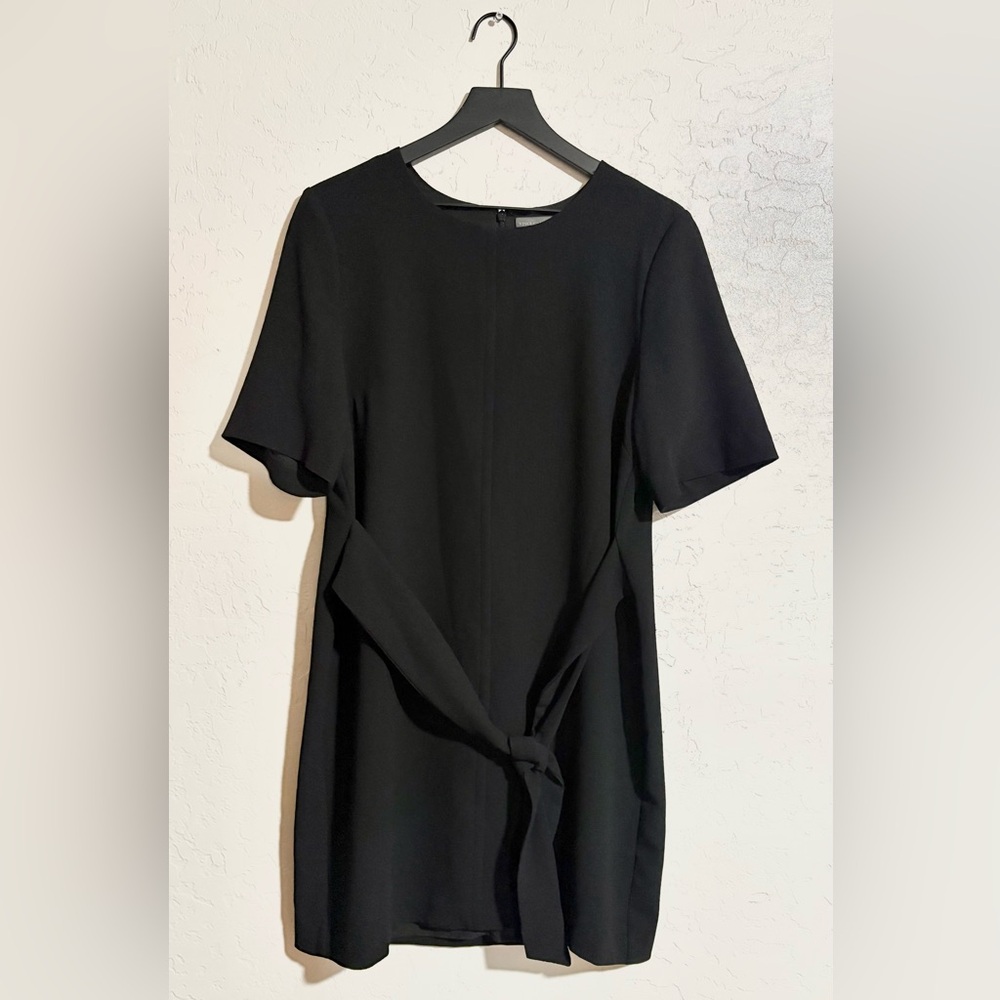 Vince Camuto Black short Sleeve Tie-Front Dress